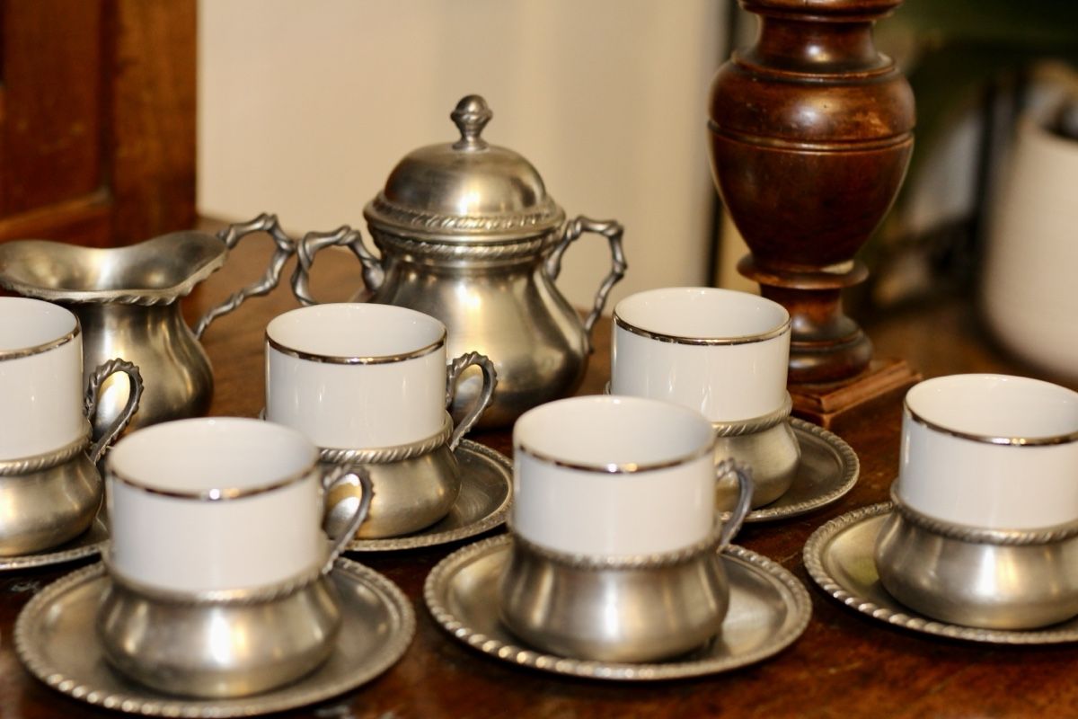 Tazze: Set da Caffè Vintage in Ceramica e Peltro – Usato da Seseglio venduto da GiacominiAntiques
