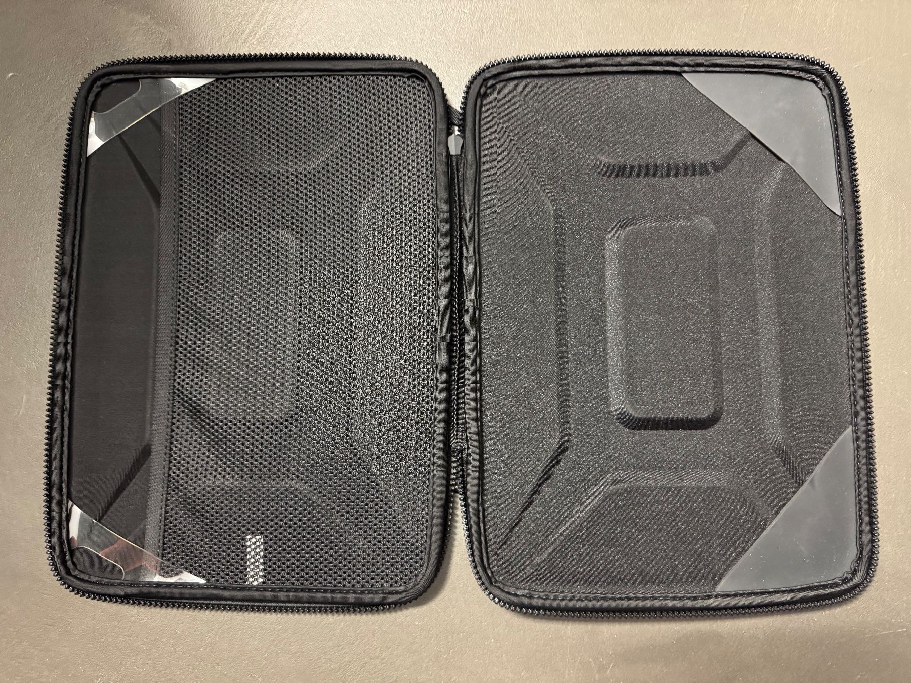 Covers & Borse: Case for the Laptop – Usato da Bern venduto da berner