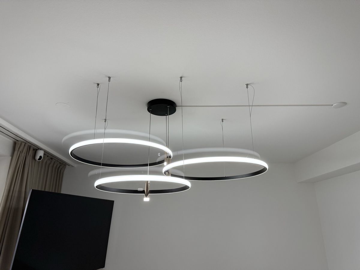 Lampadari & plafoniere: Modern Triple Ring LED Chandelier - Dimmable & Remote Contro – Nuovo (secondo la descrizione) da Küsnacht ZH venduto da Helenassecondhand 3