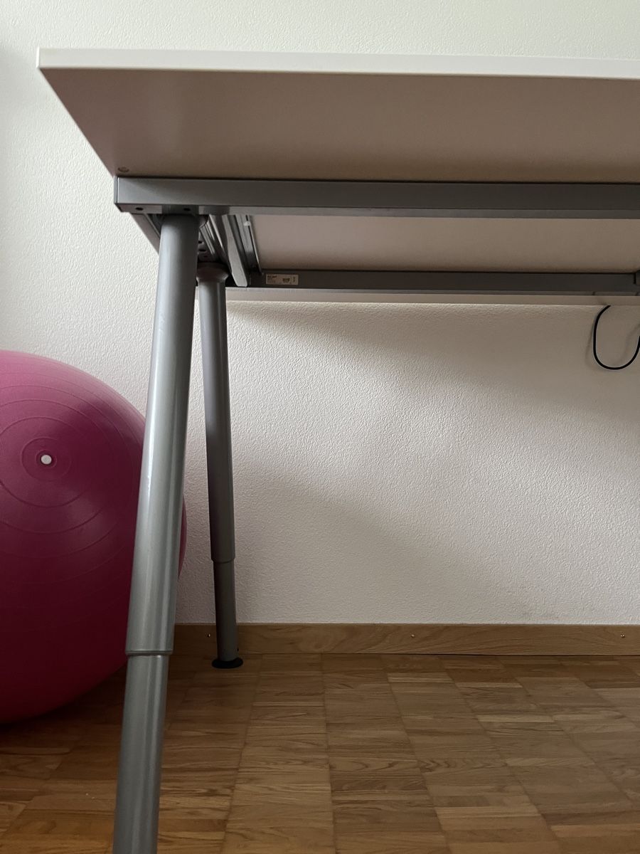 Ikea Scrivanie: Schreibtisch Arbeitspult – Usato da Winterthur venduto da Gummistiefel01 1