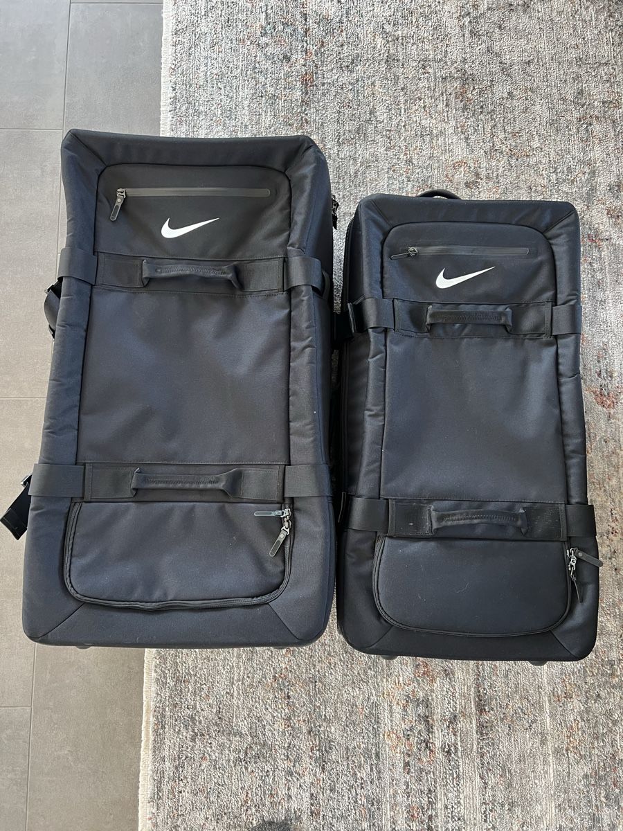 Nike Valigie: Nike Travel Suitcases – Nuovo (secondo la descrizione) da Appenzell Meister. venduto da mariatanasescu