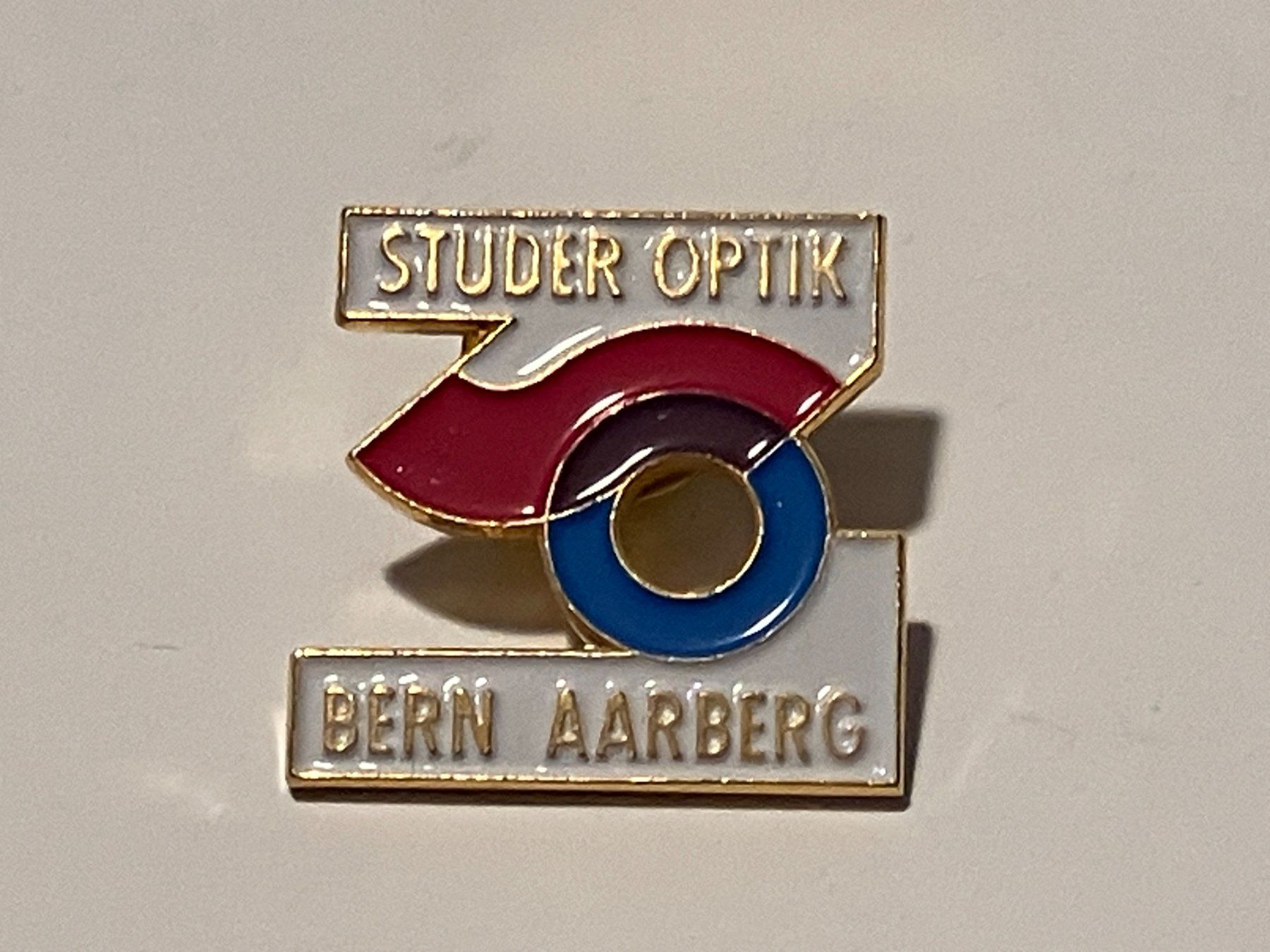 Plaketten & Abzeichen: 1 Pin Studer Optik Bern Aarberg – Gebraucht aus Basel von djwwpp