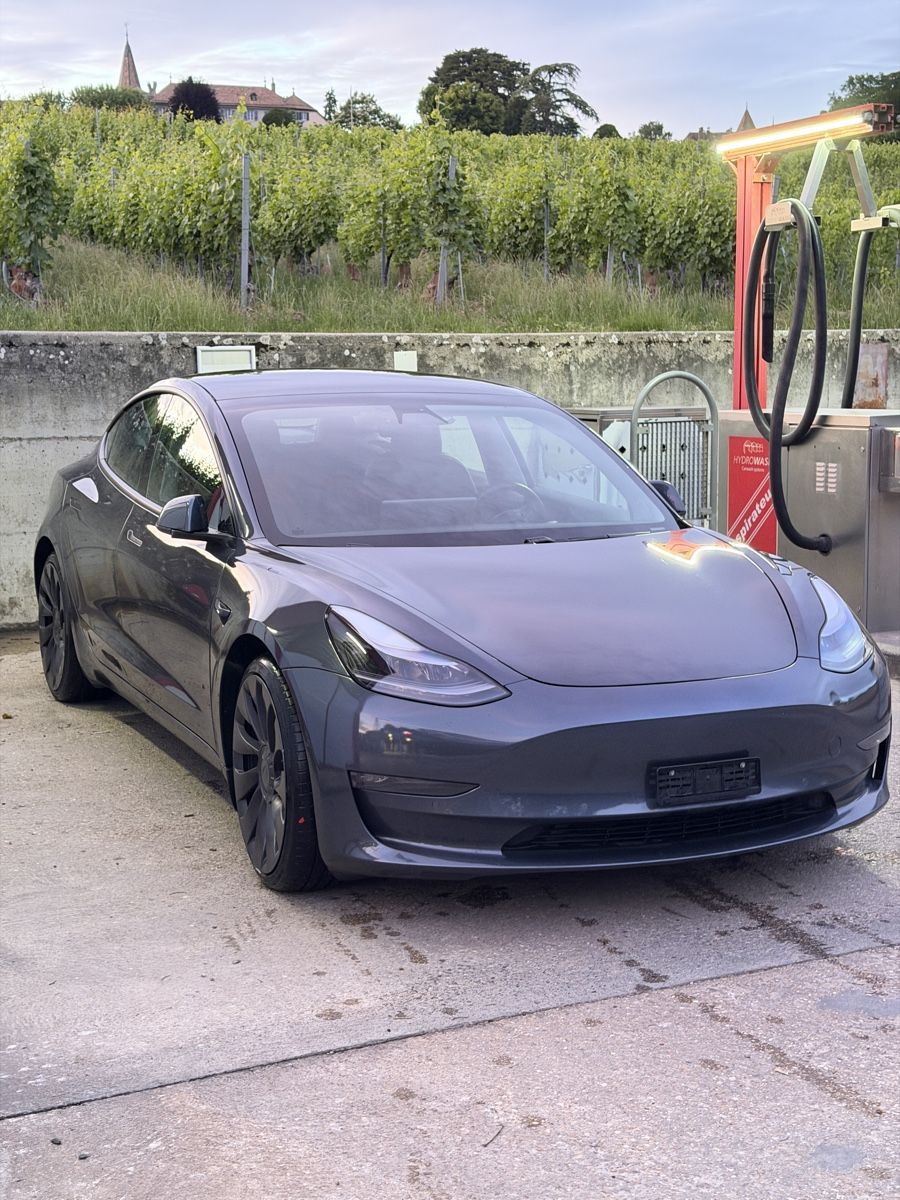 Tesla Autos: Tesla Model 3 Performance Stealth Refresh Heatpump 2021 – Gebraucht aus Rolle von viceroy 2