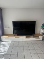 Modernes TV-Lowboard in Weiss/Eiche – sehr gepflegt