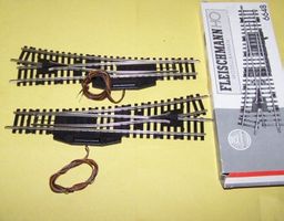 Fleischmann H0: Elektr. Schnellfahr-Weichenpaar, Neusilber!