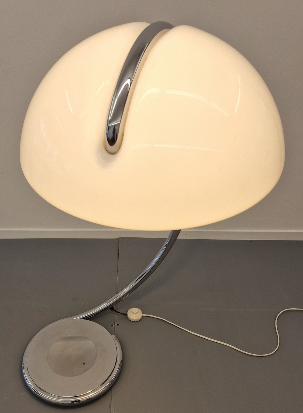 Lampade: Space Age Design, Stehlampe Serpente, Elio Martinelli, 70 – Usato da St. Gallen venduto da chambredirecte 6