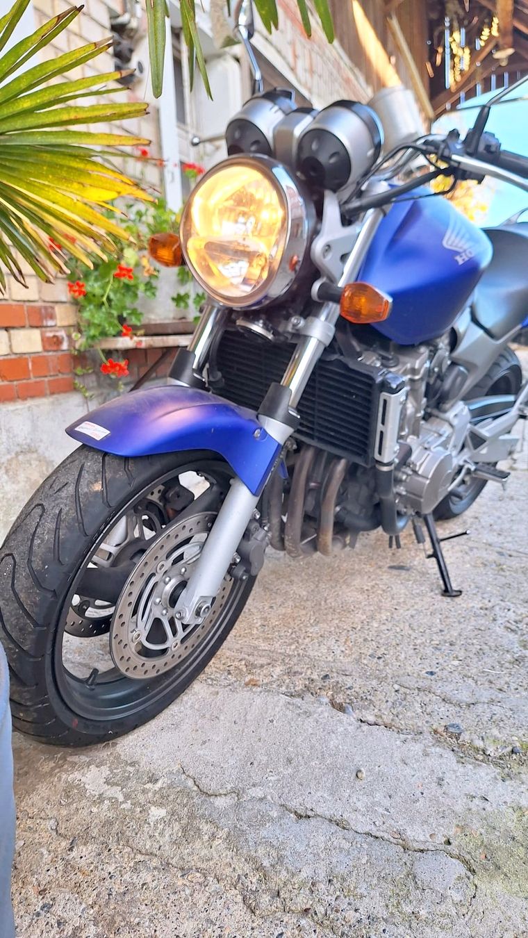 Honda Strada: Honda Hornet, Top Zustand – Usato da Schmerikon venduto da 1SanMartin 1