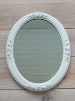 Schöner antiker weisser Spiegel oval mit Stuckrahmen Shabby