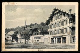 Signau, Strassenpartie mit Kirche und Sc