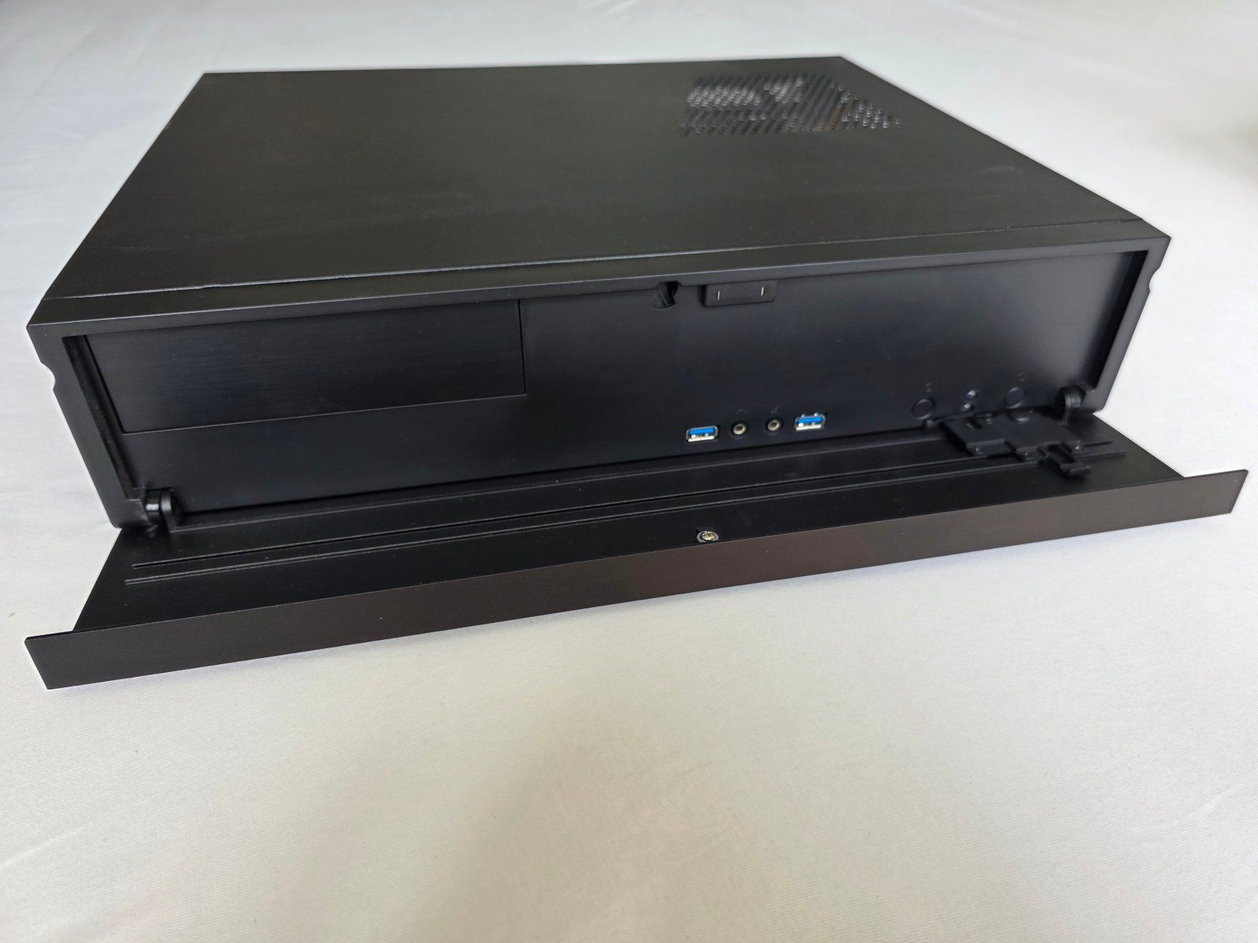 Custodie: SilverStone SST-ML04 Milo HTPC Gehäuse (schwarz) – Usato da Pfäffikon SZ venduto da Velociraptor 1