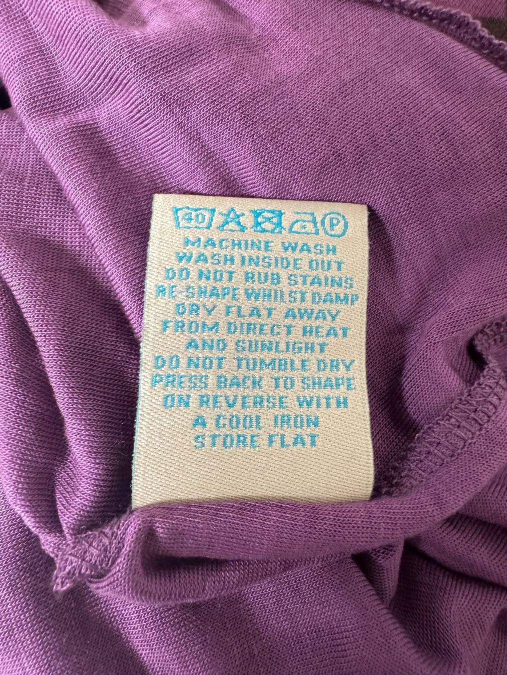 Vestiti: Komfortables violette Kleid von Boden mit auffälligem Muster – Usato da Zürich venduto da van_5xbk 6