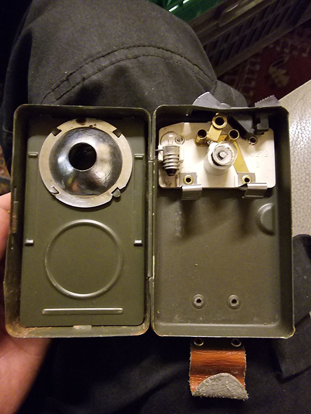 Schweizer Armee Lampade: Schweizer Armee Feldlampe (Q) – Usato da Rorschach venduto da TimelessTrading 3