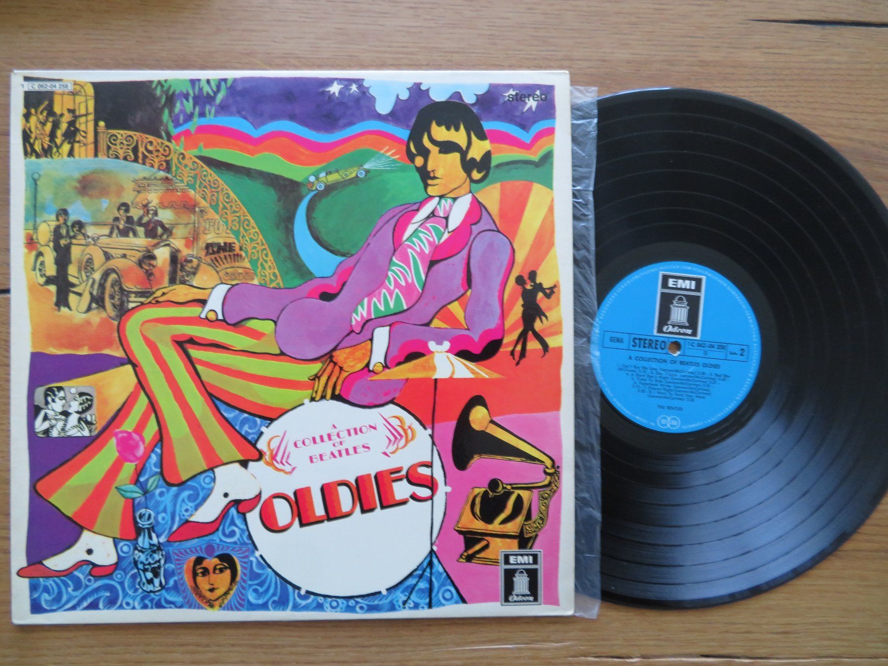 Dischi in vinile: BEATLES A COLLRCTION OF BEATLES – Nuovo (secondo la descrizione) da Zürich venduto da max_cp5f