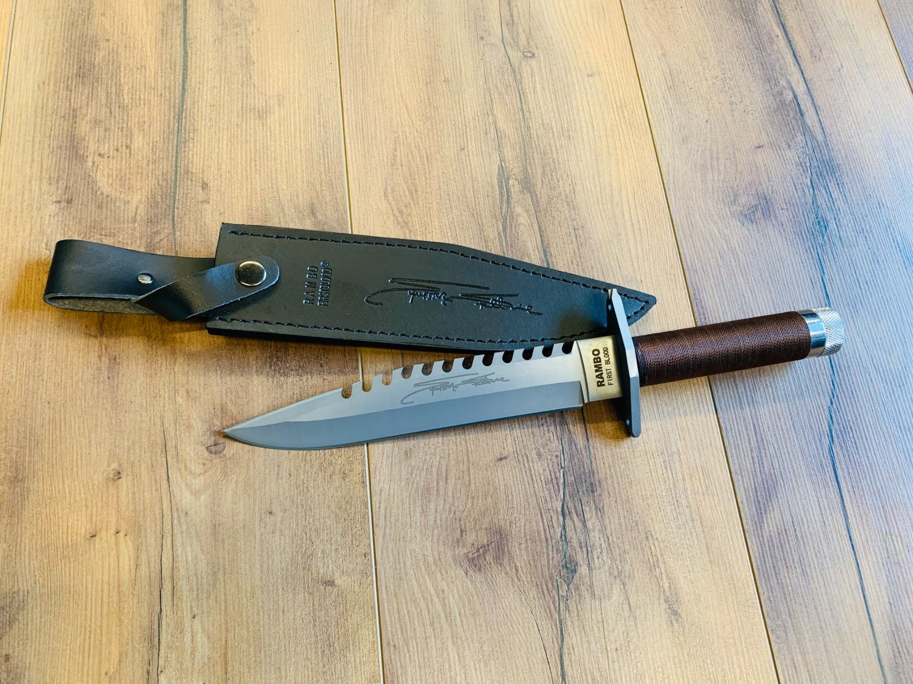 Accessori: Rambo Red Line Tactical Messer 35.5cm – Nuovo e nell'imballaggio originale da Bergdietikon venduto da shopAgent 3