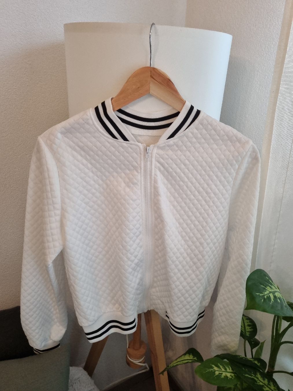 Vestes: White Bomber Jacket – Neuf avec emballage d'origine à Aigle par Smagbrelle18