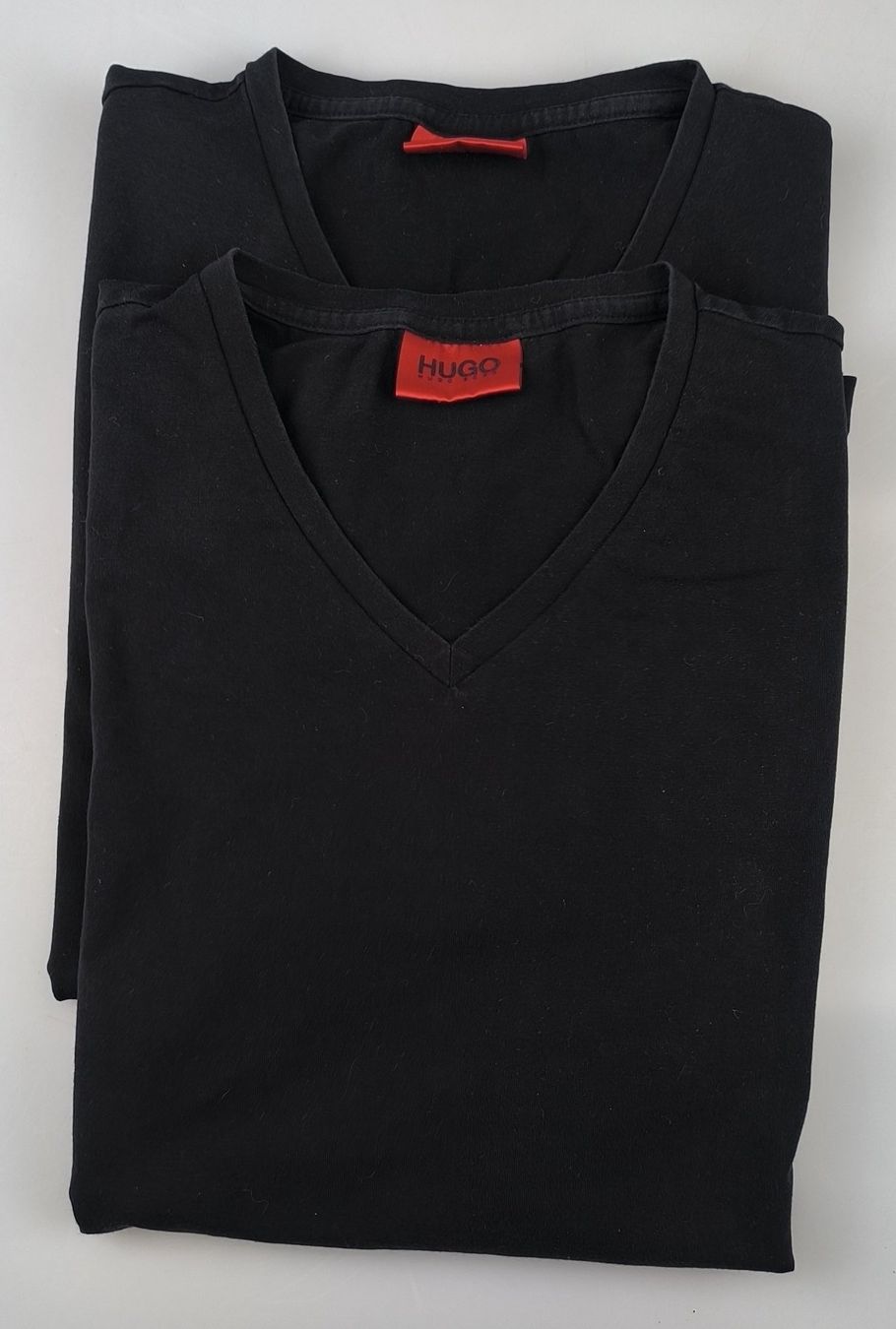 T-shirts: HUGO Basic T-Shirt mit V-Ausschnitt – D'occasion à Rüti ZH par Restwert_Rueti_ZH 4