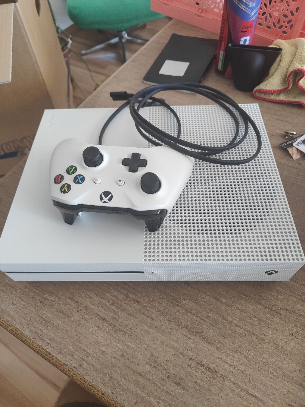 Microsoft Console: Xbox One S Konsole mit Controller und Kabel weiss – Usato da Zürich venduto da julianbo