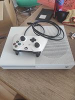 Xbox One S Konsole mit Controller und Kabel weiss