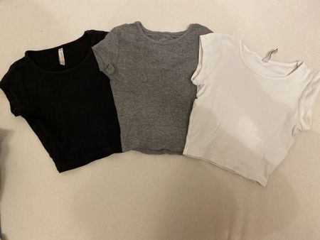 3er Set T-Shirts kurz geschnitten (Gr. XS)