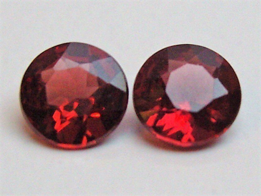 Edelsteine: GRENATS ALMANDIN 6 mm / 1 ct pièce – Neu (gemäss Beschreibung) aus La Chaux-de-Fonds von j-aime-les-gemmes