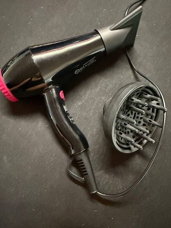 Revlon Asciugacapelli: Revlon Smooth Brilliance AC Föhn 2000 W mit Diffusor – Nuovo (secondo la descrizione) da Egerkingen venduto da lid_j22t