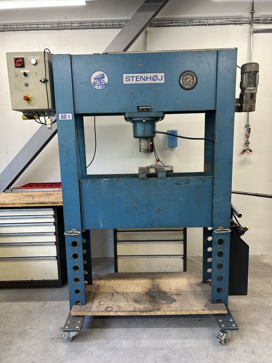 Tutte le macchine: Stenhøj Hydraulikpresse 60t – Usato da Salvenach venduto da Maha1979