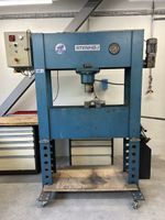 Stenhøj Hydraulikpresse 60t