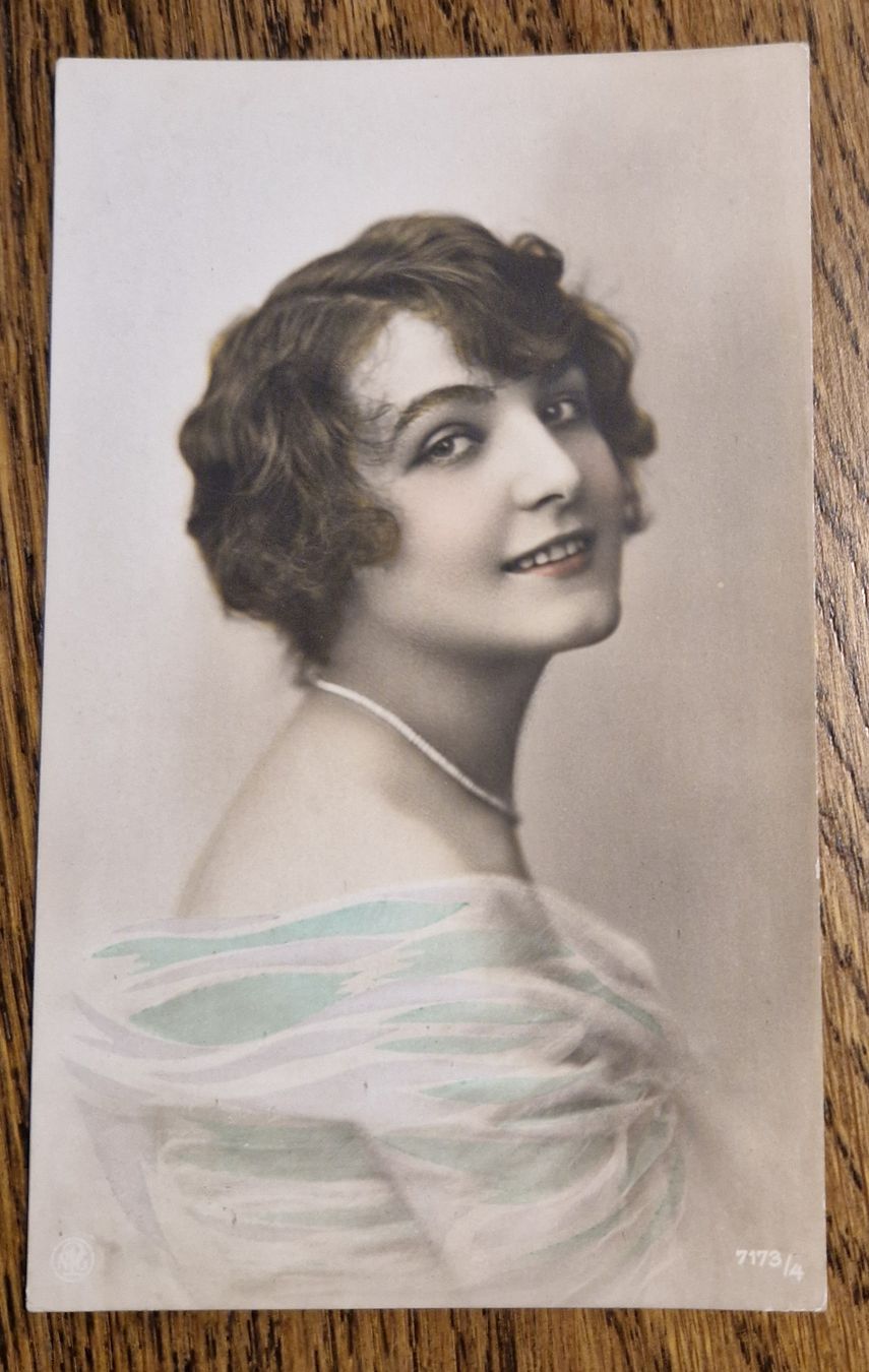 Cartoline postali: Dame mit Perlenkette  20iger Jahre – Usato da Ebikon venduto da Donar50