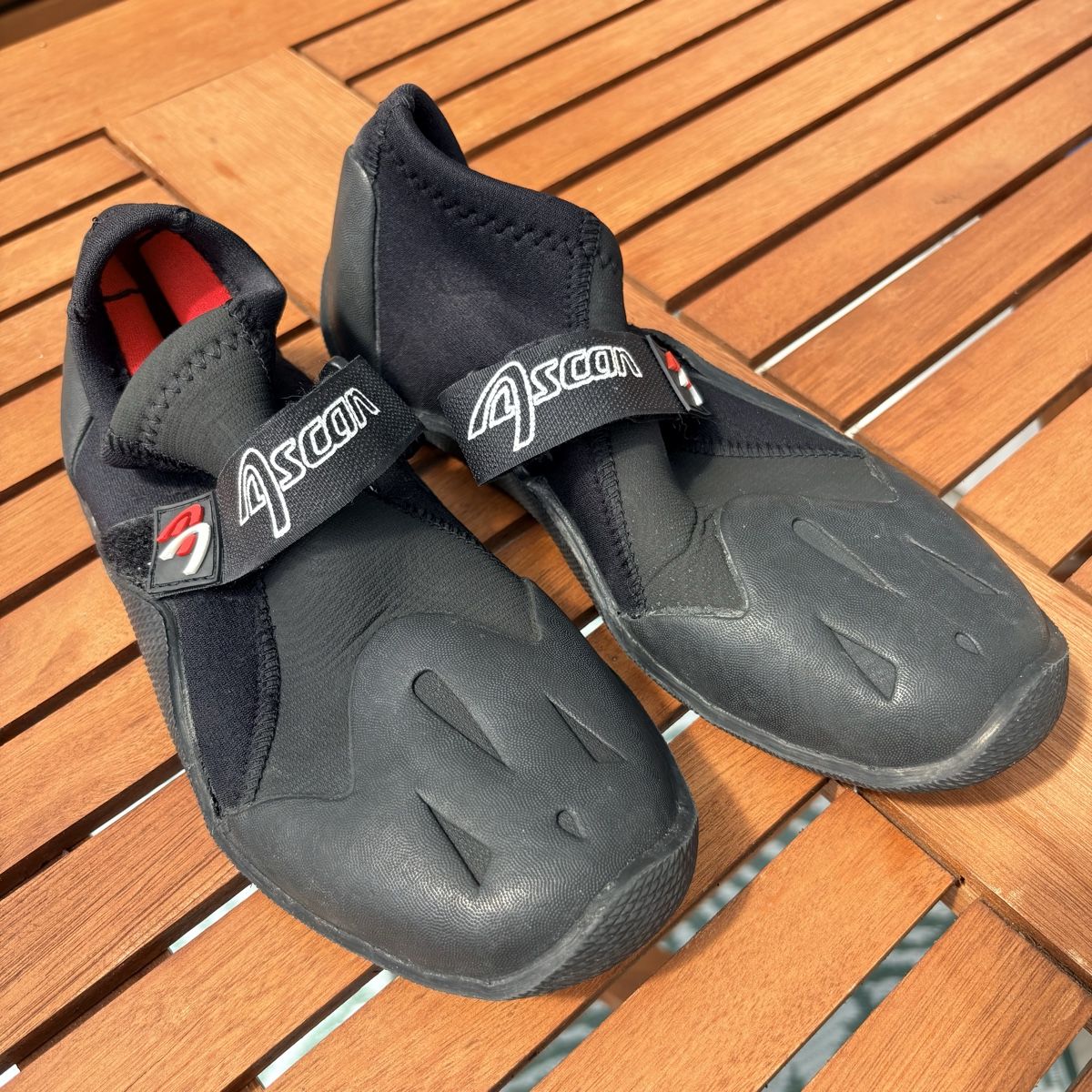 Scarpe da uomo: Surffinken Neoprenschuhe Gr. 39 Ascan – Usato da Uster venduto da Cvm3