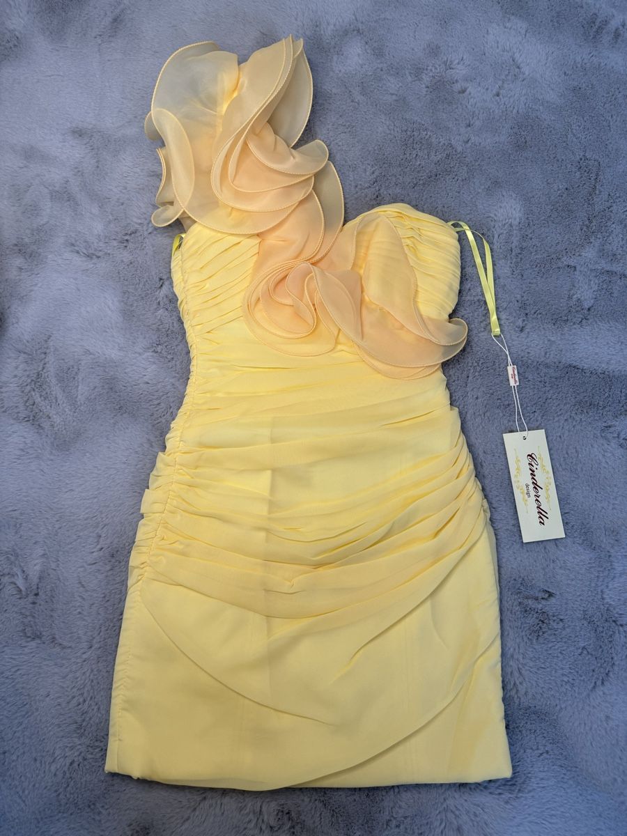 Kleider: Kleid – Neu (gemäss Beschreibung) aus Emmenbrücke von sa.ra