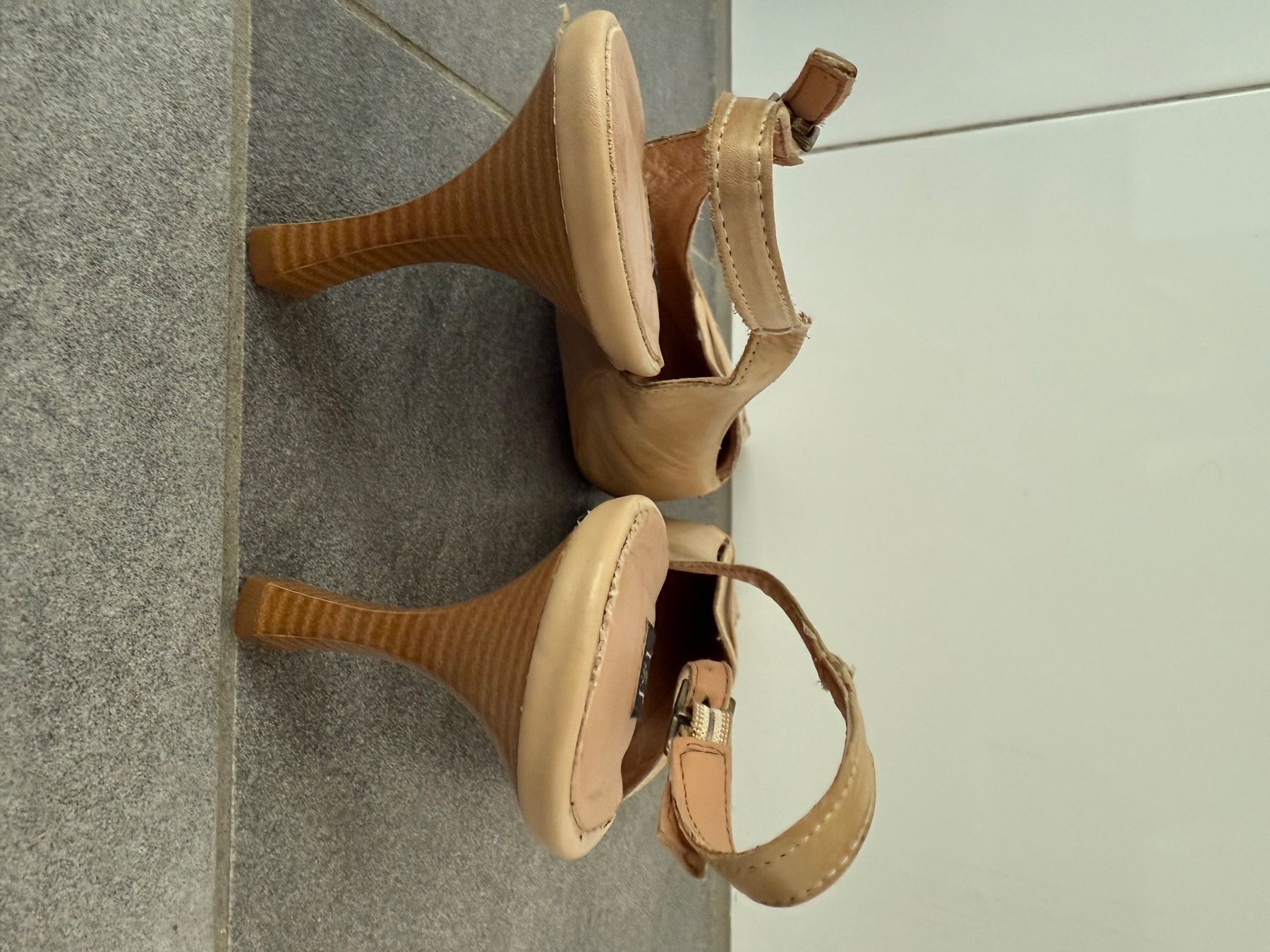 Scarpe da donna: Echtleder Stilettos beige Gr. 39 – Nuovo (secondo la descrizione) da Oetwil an der Limmat venduto da Prinzaessli123 4