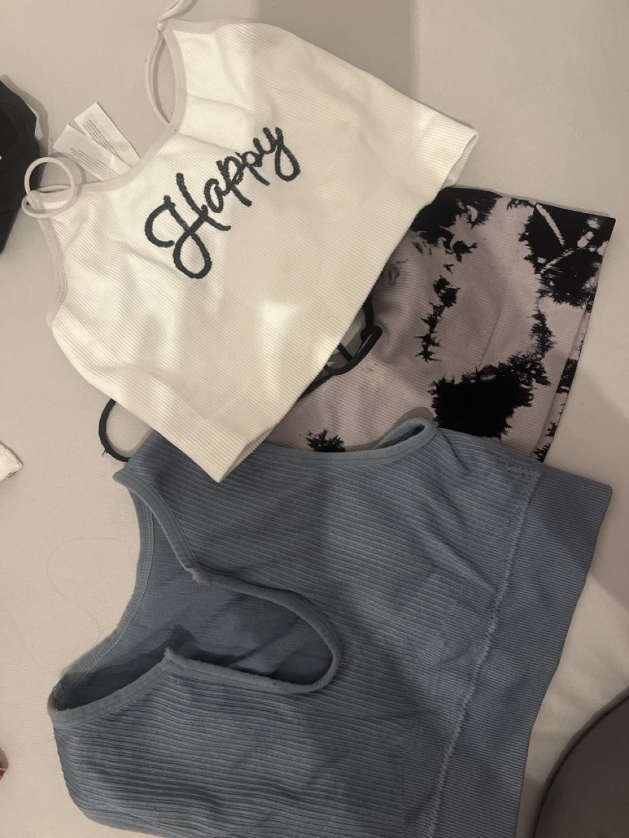 Tops: Crop tops bundle size S/M  – D'occasion à Dietlikon par Luka_Bilic