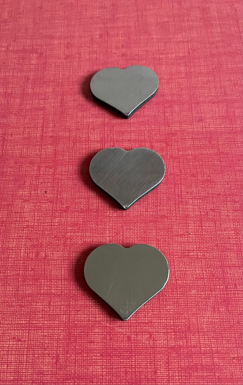 Interio Magnete: Quatre aimants forme de coeur Intério Dimensions 4 x 3,5cm – Gebraucht aus Genève von Donnet2