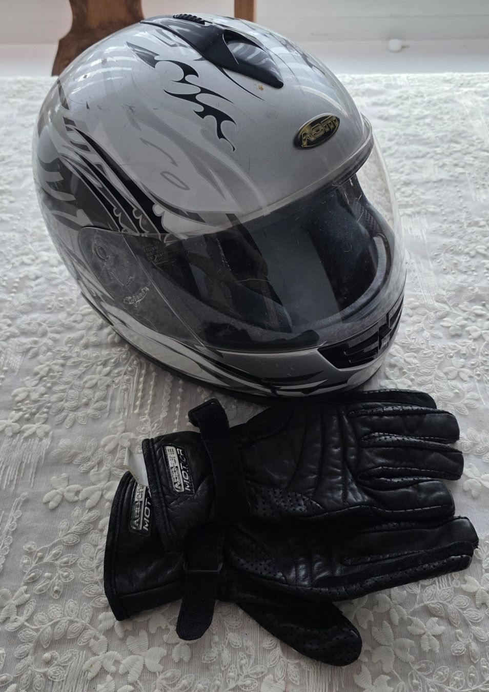 Caschi & visiere: Motorradhelm mit Handschuhe, Grösse M. Super Angebot! – Usato da Rheinsulz venduto da Dred