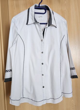 neuwertige weisse Bluse Grösse 42