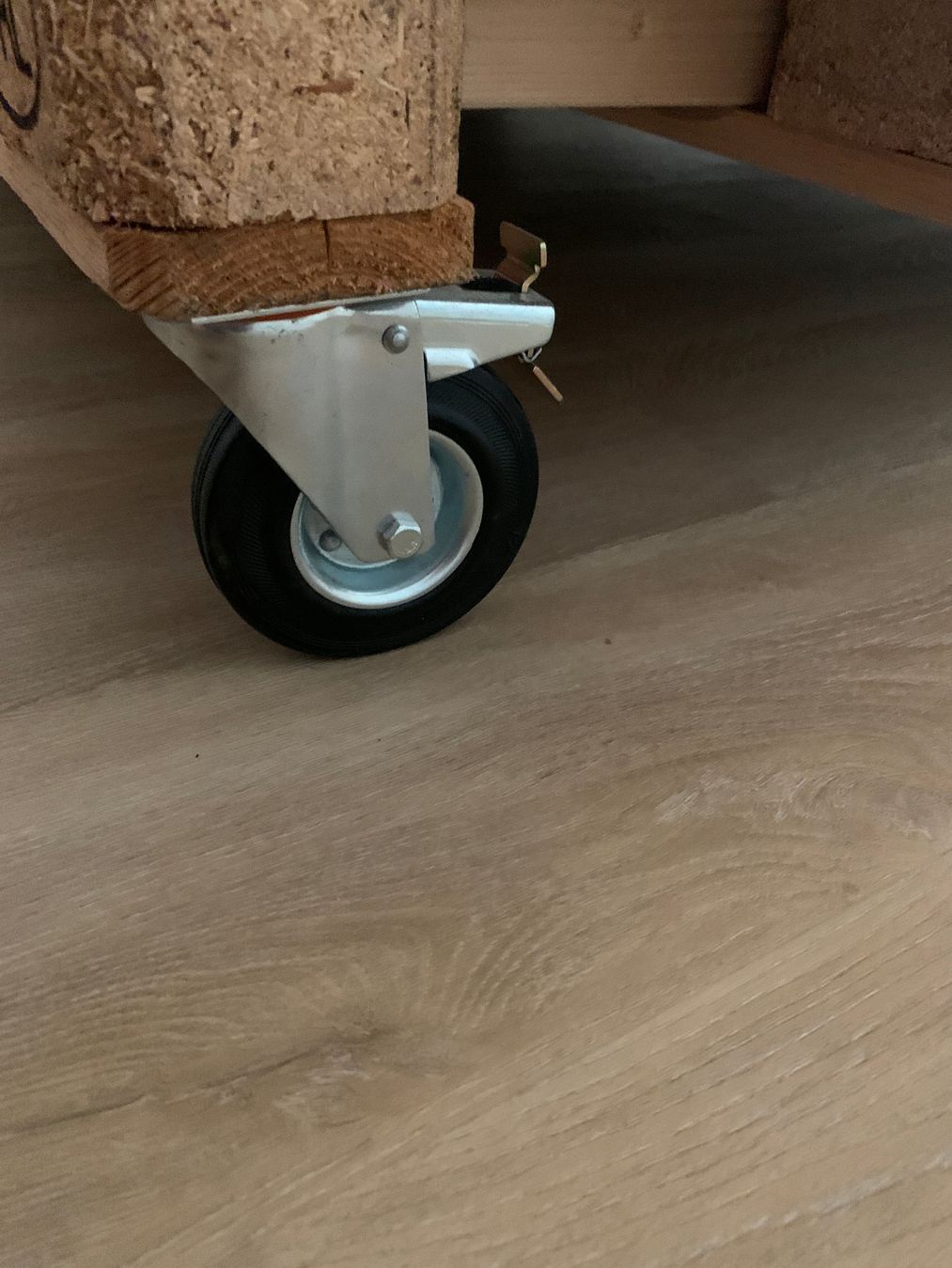 Lits: Bett mit Paletten – D'occasion à Ostermundigen par air_7sp7 6