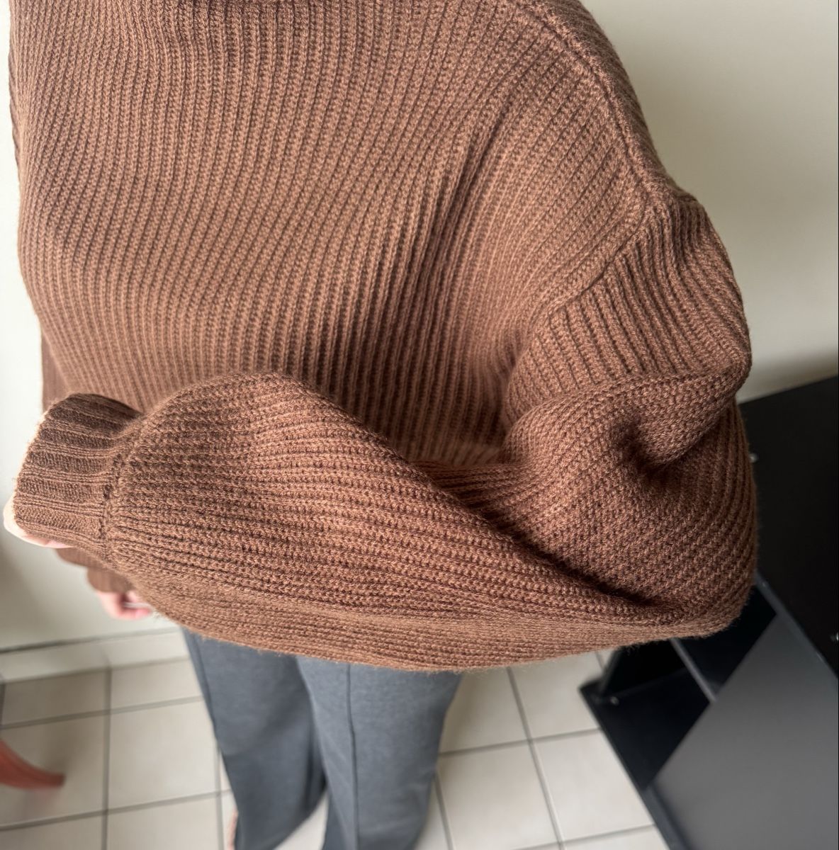 Maglioni & Felpe: Cosy Brown Jumper – Usato da Carouge GE venduto da vit_v5h9 2