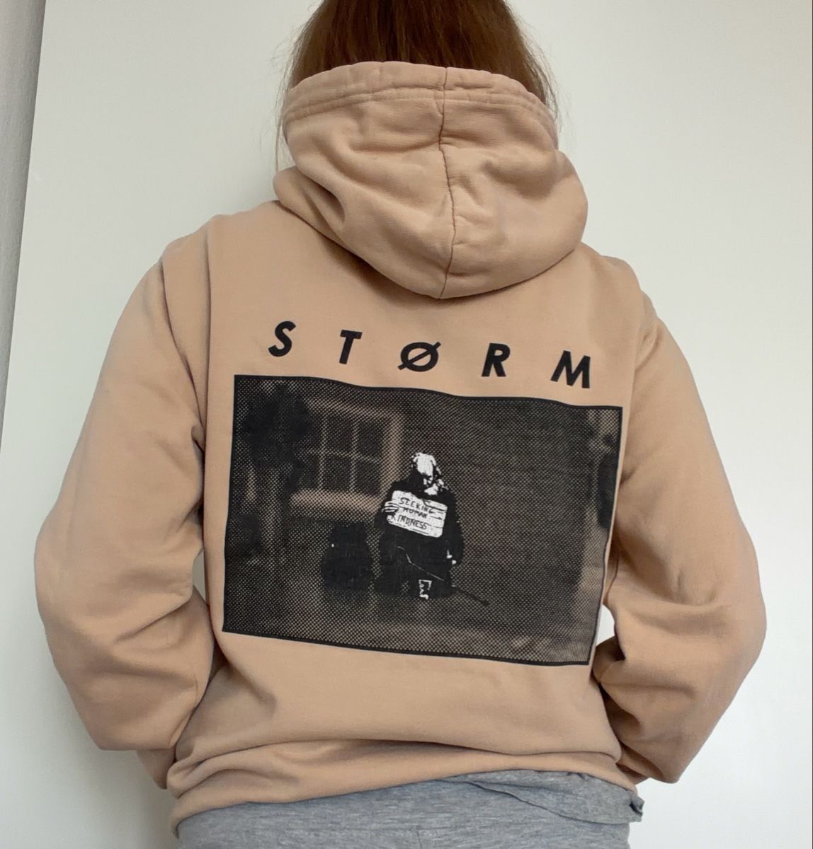 Maglioni & Felpe: Beiger Storm hoodie – Usato da zürich venduto da iri_mk8t 1