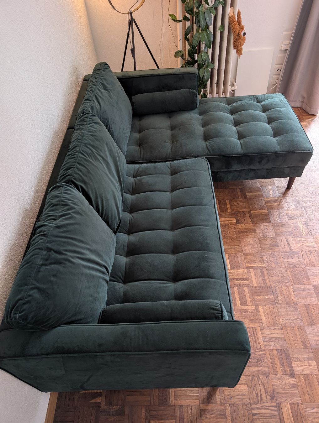 Divani: Ecksofa dunkelgrün Samt Tufting – Usato da Horw venduto da aiivii 2