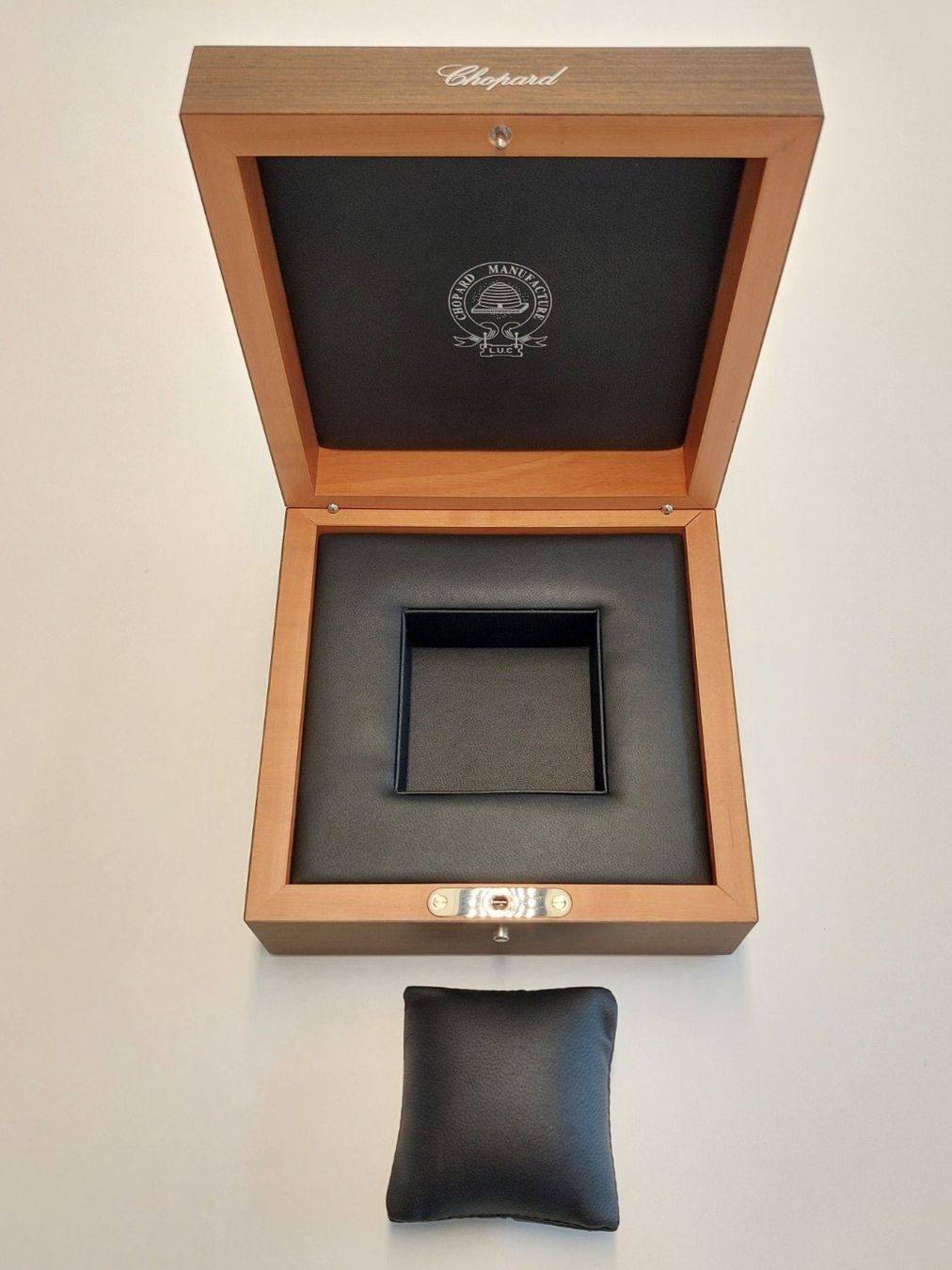 Chopard Scatole porta orologi: Chopard L.U.C - braune Holz Box - ca. 2009 - NEU – Nuovo e nell'imballaggio originale da St. Gallen venduto da shatcy 2