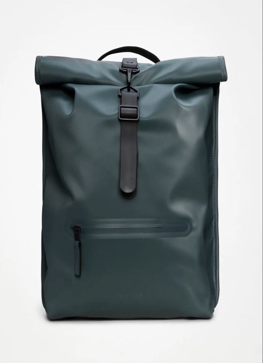 Rains Sacs à dos: Rains Backpack Green Roll Top Water-Resistant Unisex – D'occasion à Zollikon par ank_z2wh