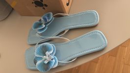 Süssliche Sandalen hellblau mit Blumen 🌸 Grösse 40