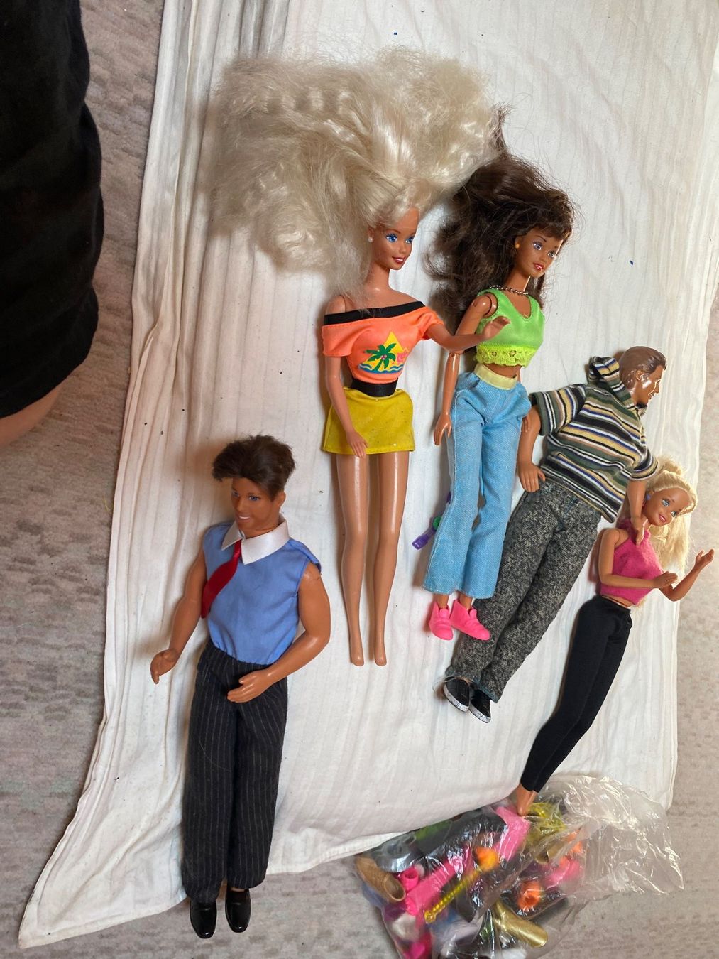 Bambole: 3 Barbies und 2 Ken – Usato da Sulzbach venduto da mar_27