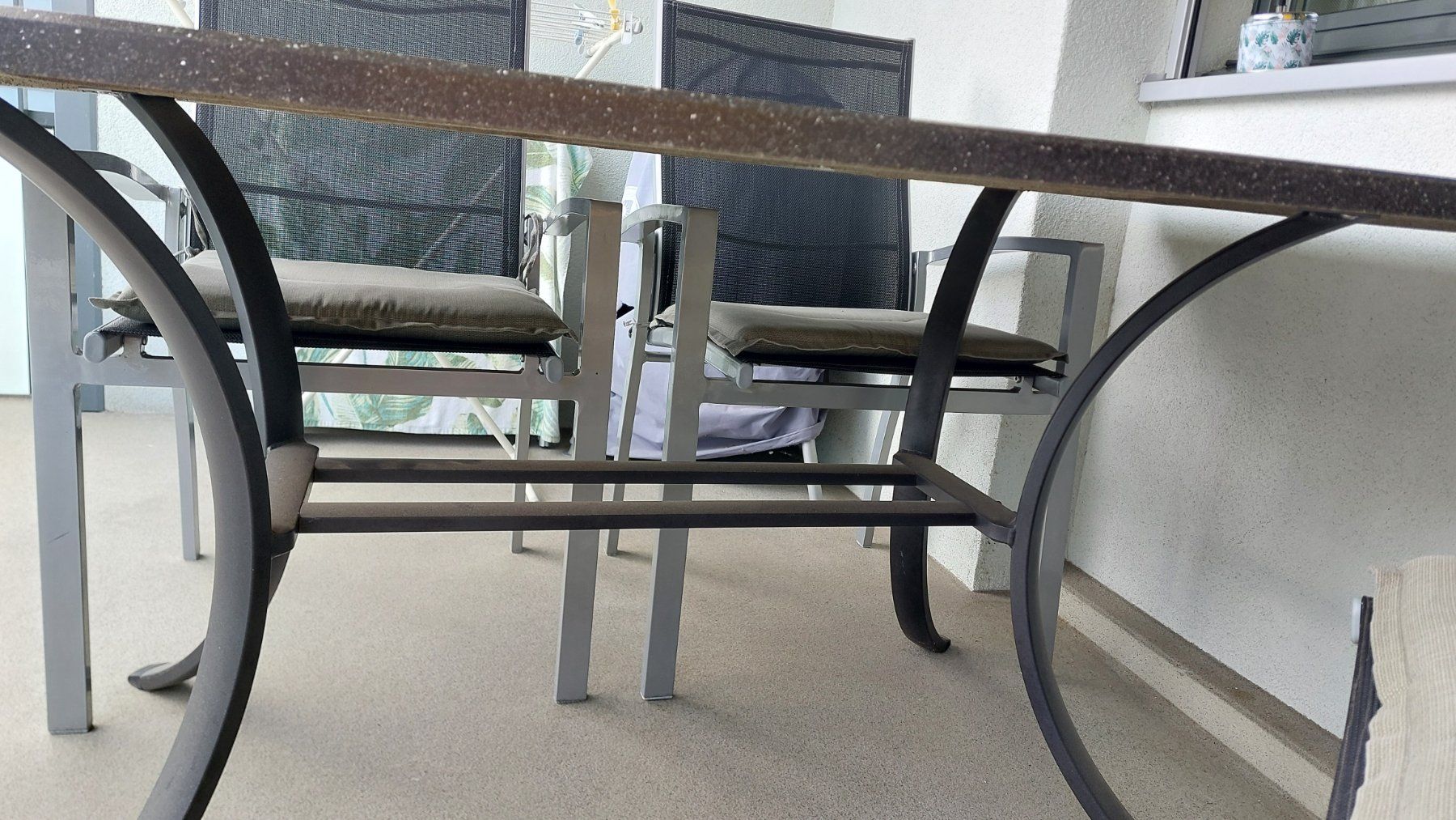 Tables: Balkontisch mit 4 Stühlen – D'occasion à Kriens par br6010 4