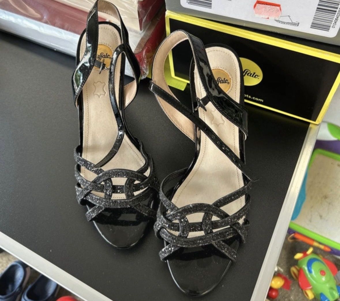 Guess Scarpe da donna: Guess Sandalen Grösse 39 – Nuovo (secondo la descrizione) da Schaffhausen venduto da Arno8588