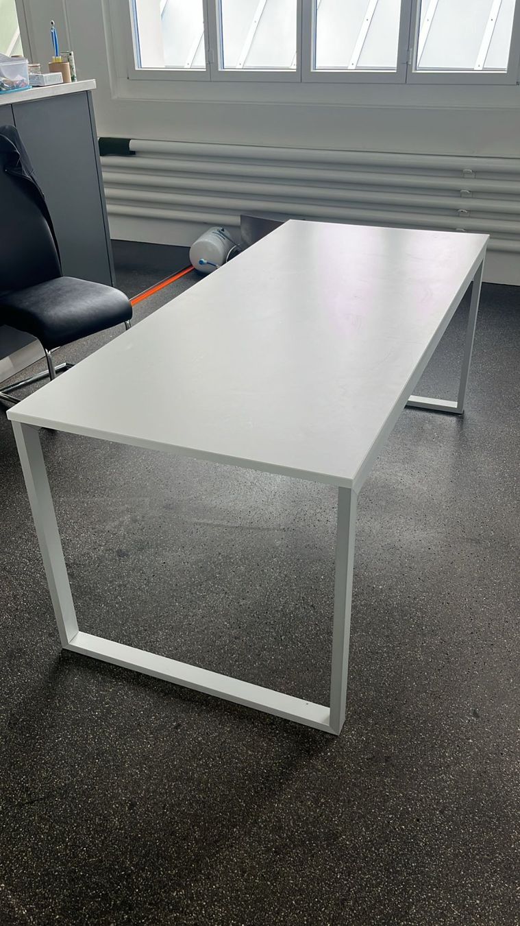 Pfister Scrivanie: solider Schreibtisch – Usato da Birrwil venduto da FK89 1