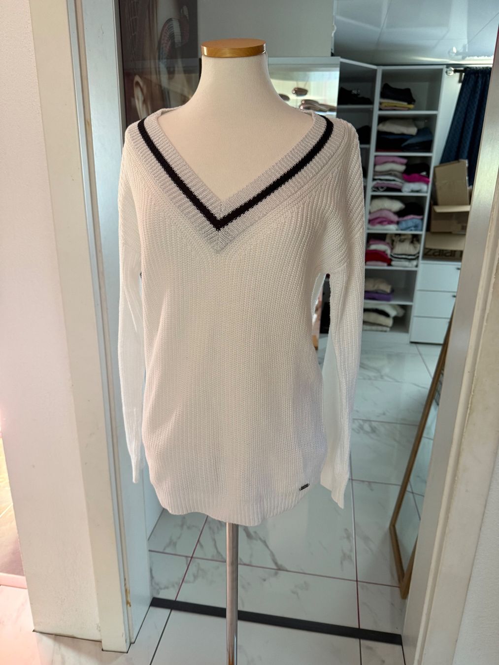 Guess Maglioni & Felpe: Weisser Guess Pullover, Grösse M, NEU – Nuovo (secondo la descrizione) da Arch venduto da ellaisa84