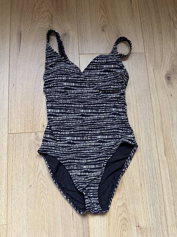 Costumi da bagno & Bikini: Badeanzug Grösse S / 36 – Usato da Aadorf venduto da mar_l5n2