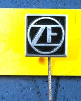 ZF AUTO-INDUSTRIE LOGO ANSTECKNADEL GEPRÄGT