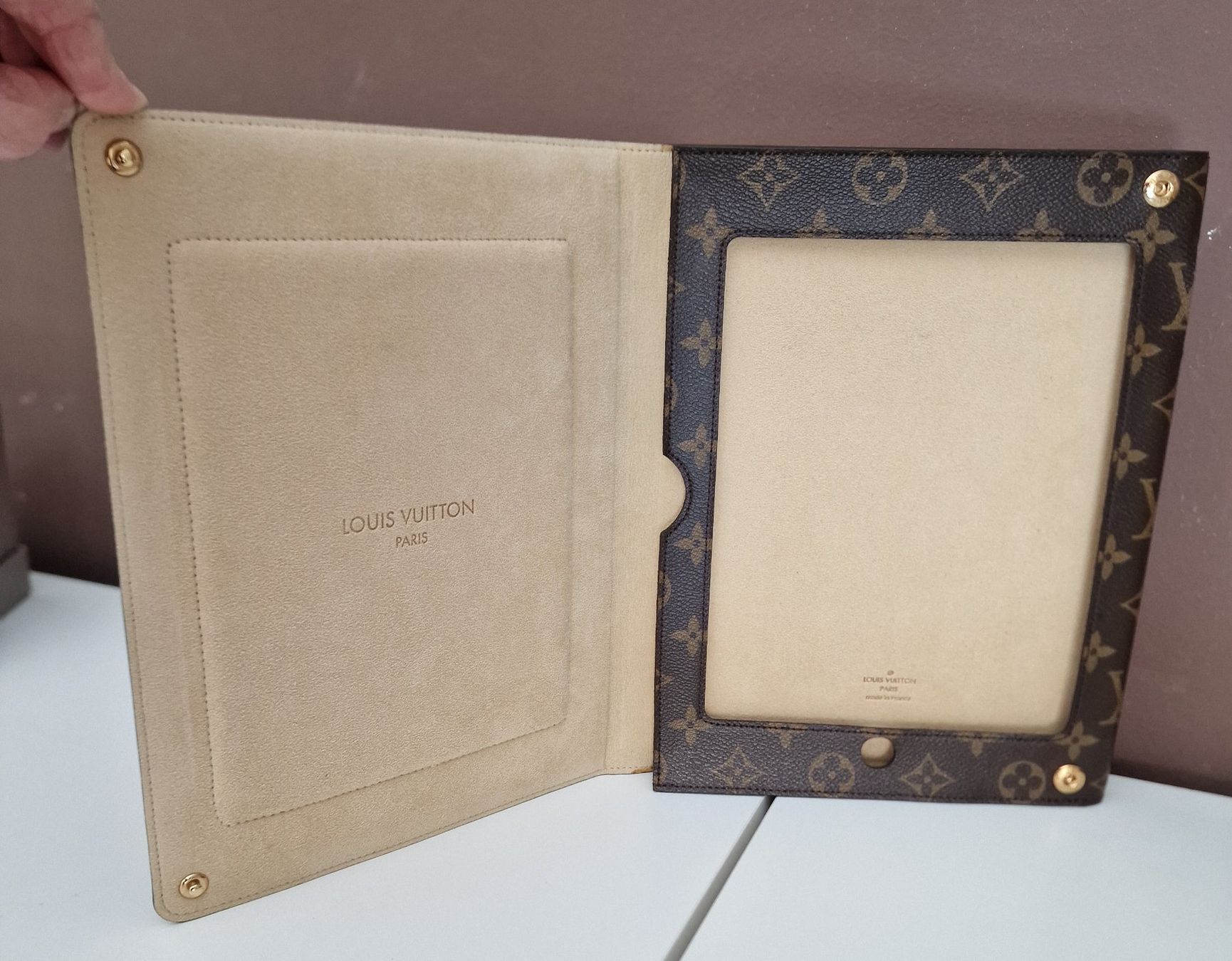 Louis Vuitton Covers & Borse: Louis Vuitton Tablet Schutzhülle – Usato da Münchenstein venduto da strolch001